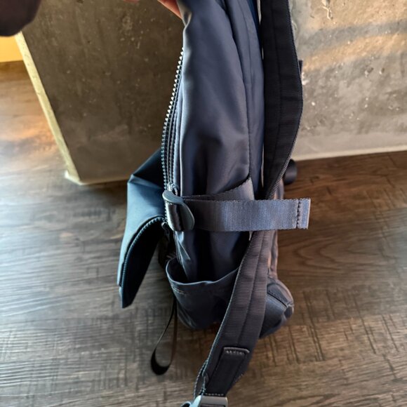 Lululemon New Crew Backpack 22L True Navy - Picture 6 of 9